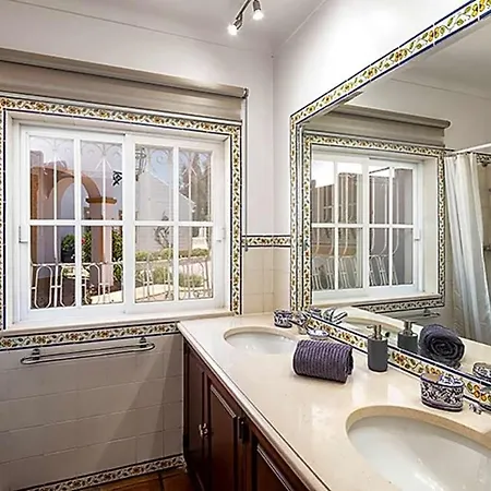 Sleeps 15 Pool Air Con *